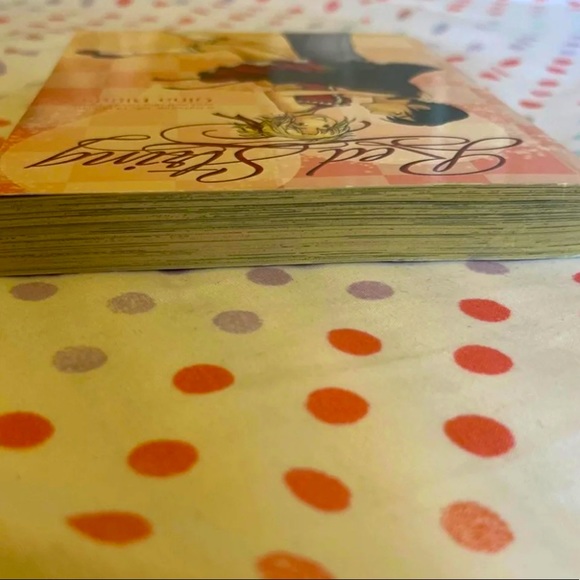 Red String Vol 1 - Picture 3 of 6